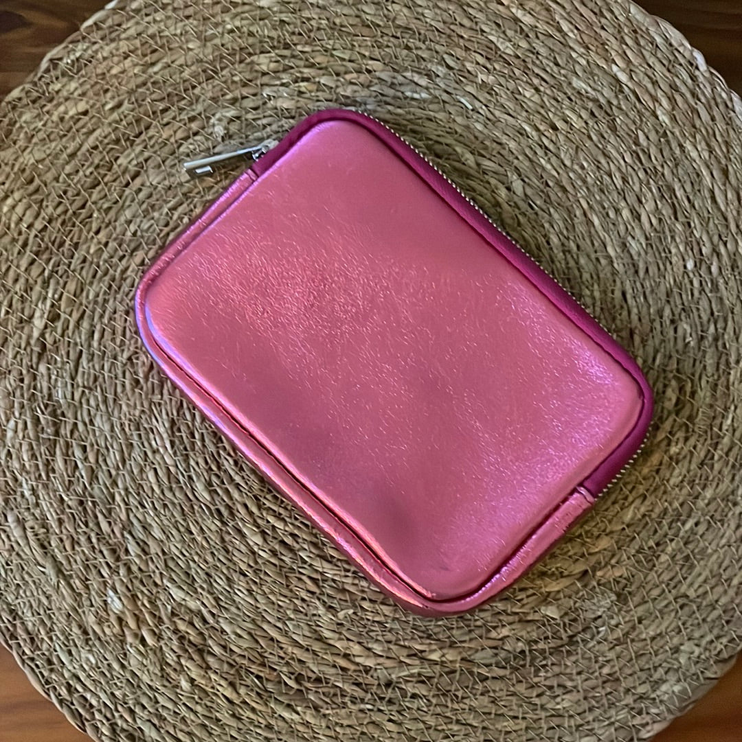 Pochette rose en cuir irisé